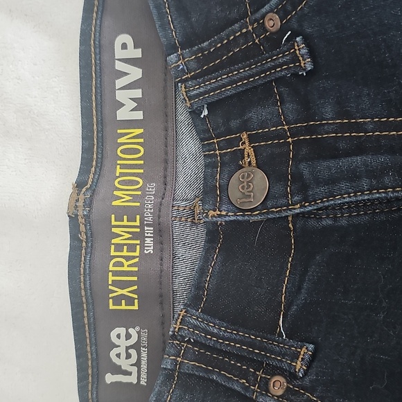 Lee Extreme Motion MVP Slim Fit Tapered Leg 33" X 32" Dark Blue - Picture 3 of 11